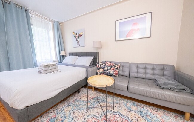 Primary Photo - 328 E 74th St