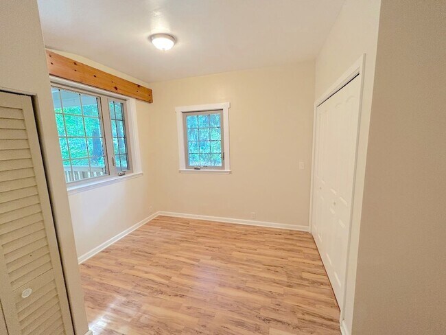 Building Photo - 54 Falligant Ave