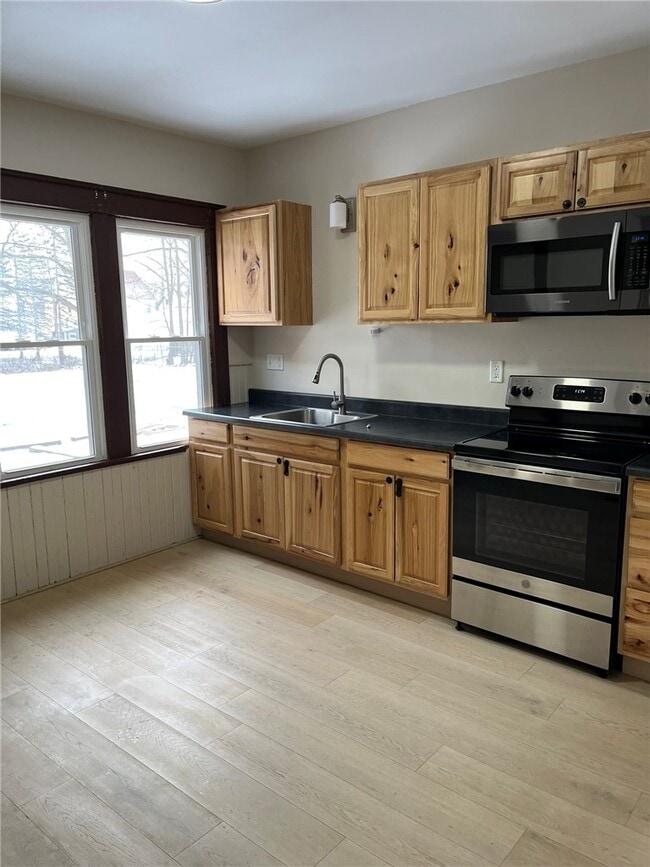 Building Photo - 414 Walnut St