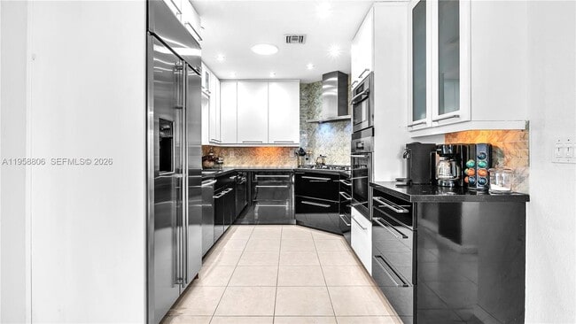 Building Photo - 1715 NE 40th St