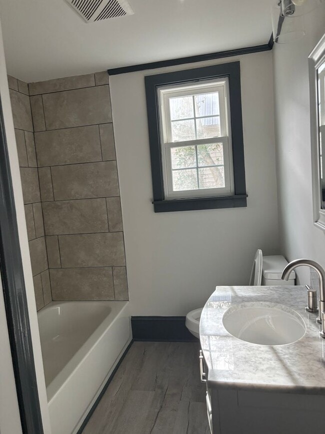 Building Photo - 608 N Independence St