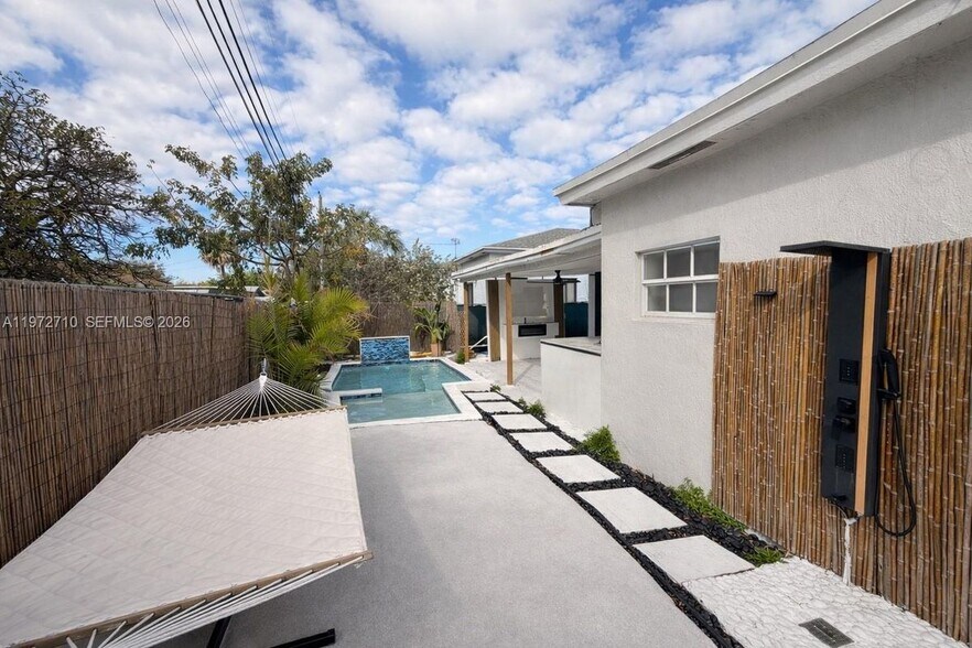 Building Photo - 2804 NW 7th Ave