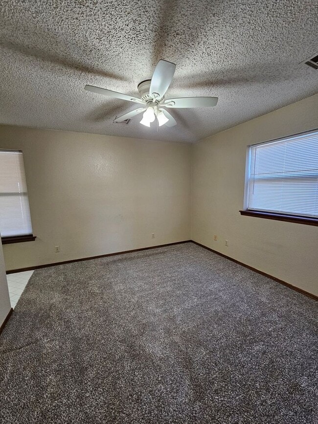 Building Photo - (3)Bed/(2) Bath with Shelter Avail NOW! Pet Negotiable.