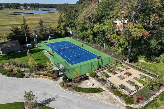 Building Photo - 67 Border St