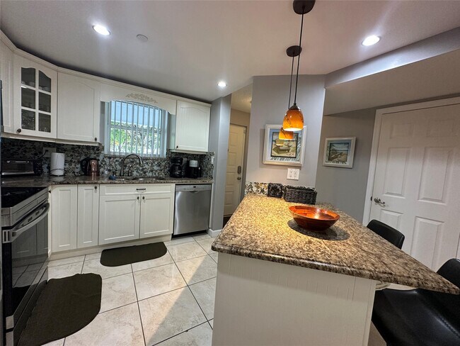 Building Photo - 17801 N Bay Rd