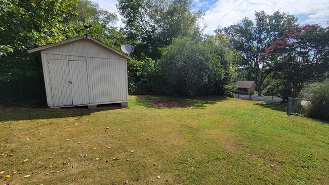 Building Photo - 4 Bed, 2.5 Bath Home Available in Taylors