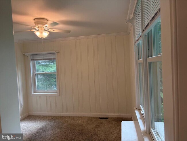 Building Photo - 210 Grayling Ave