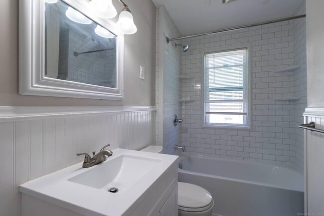 Building Photo - 207 Divinity St