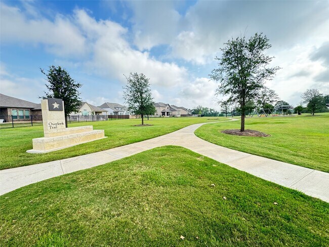 Building Photo - 113 Thurston Dr