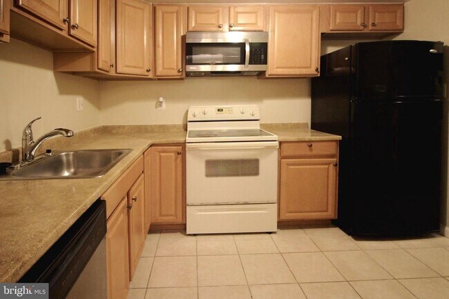 Building Photo - 316 Cherry Ct