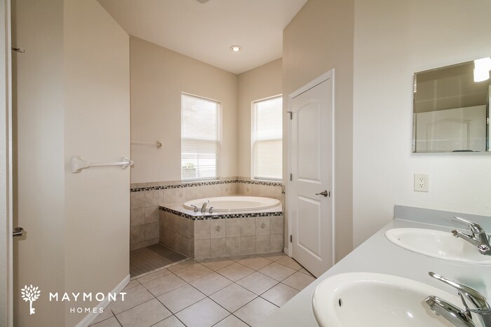 Building Photo - 12805 Ione Way