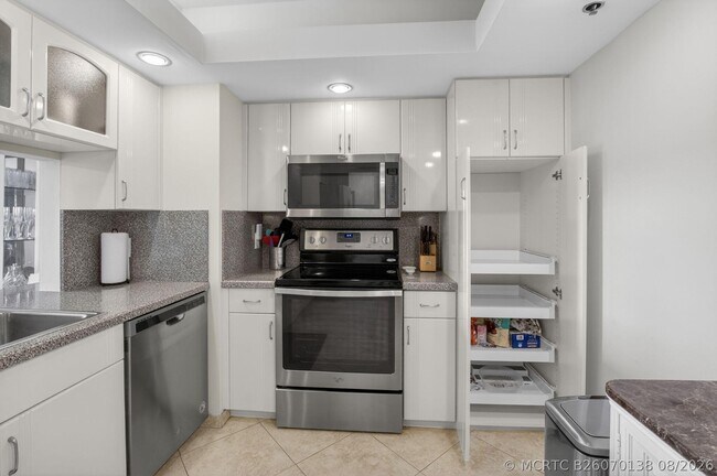Building Photo - 4748 S Ocean Blvd