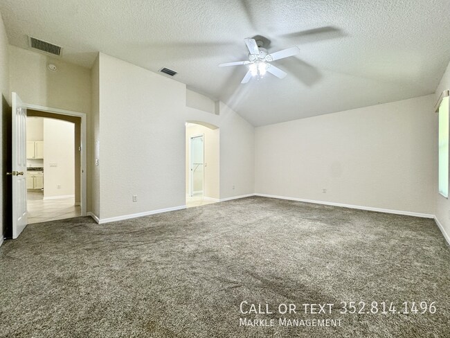 Building Photo - 487 Thistledown Way