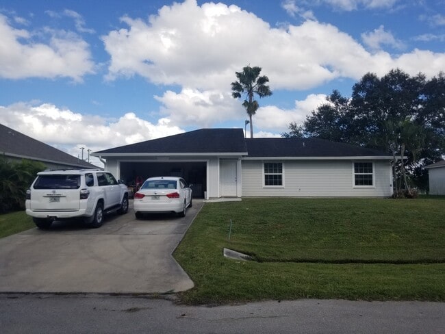 Building Photo - 1088 Persian Ln