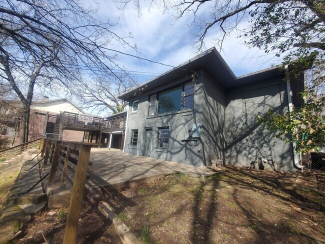 Building Photo - Cal Peggy 501 676 1758