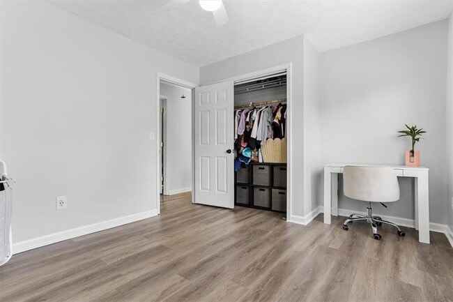 Building Photo - 1646 Desford Ct SW