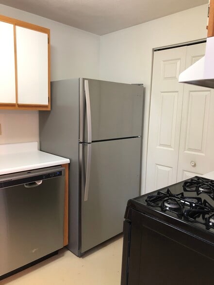 Kitchen - 777 Middle Rd