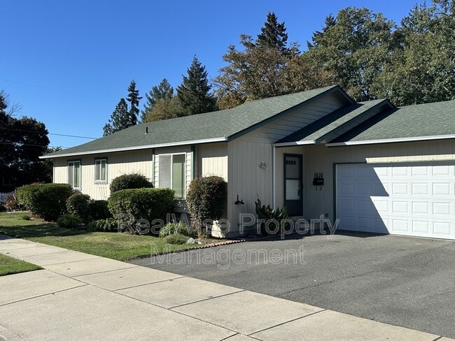 Primary Photo - 1616 SW K St