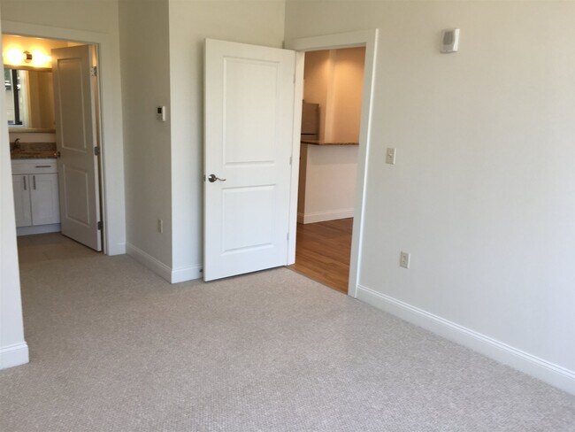 Building Photo - 875 Elm St