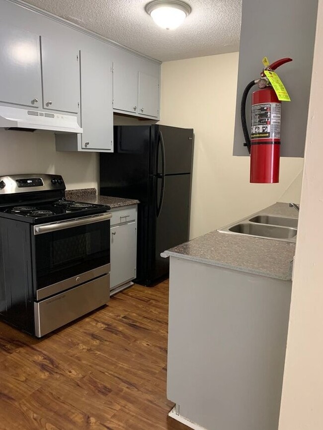 Building Photo - 1212 Chesterfield Ave
