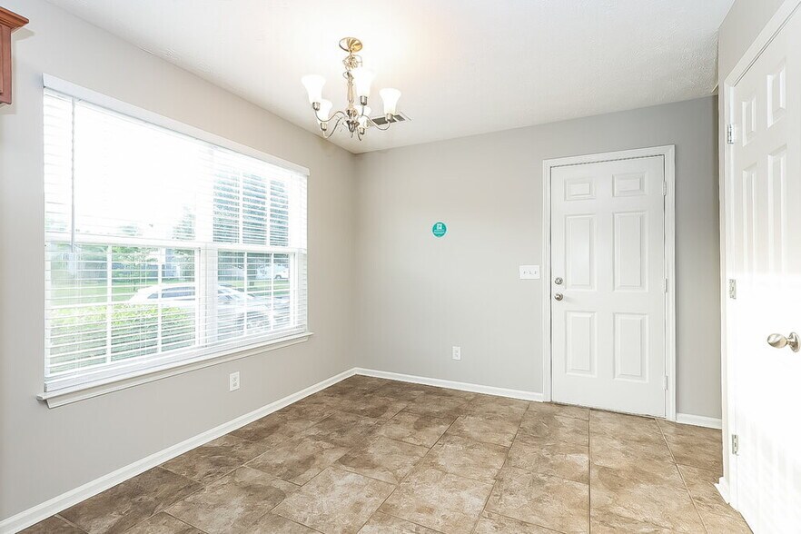 Building Photo - 117 Lyndhurst Dr