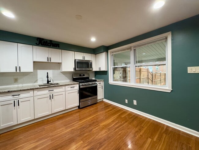 Building Photo - Charming 2 Bedroom/1 Bathroom Townhome in Dundalk, MD!