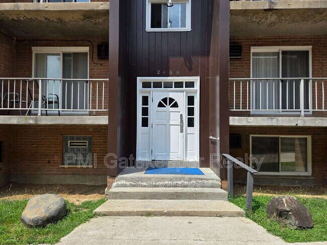 Building Photo - 2459 Montana Ave