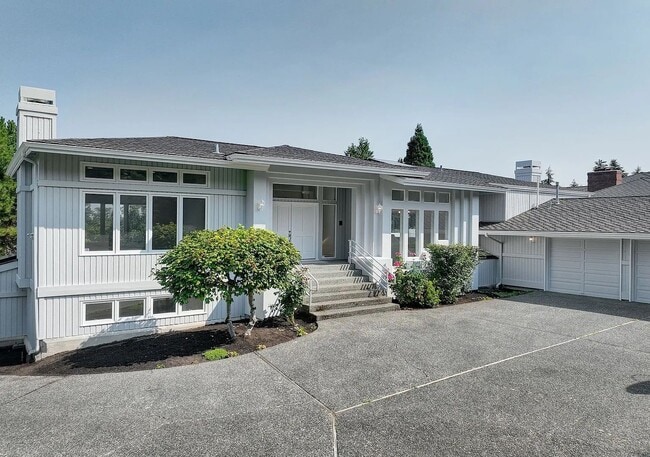 Building Photo - Clyde Hill Home