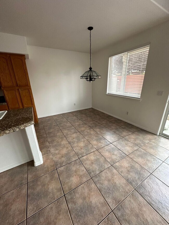 Building Photo - Pleasant 4 Bd. 2.5 Ba. River Oaks Home loc...