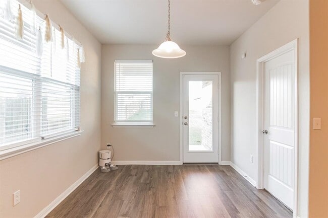 Building Photo - 2001 Fairhaven Gtwy