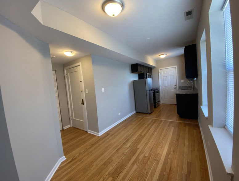 Living Room/Kitchen Area - 2807 W Lawrence Ave