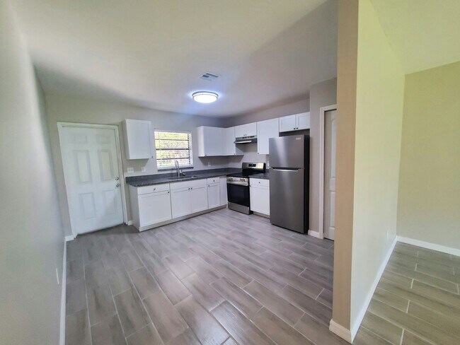 Building Photo - 3300 S 7th St