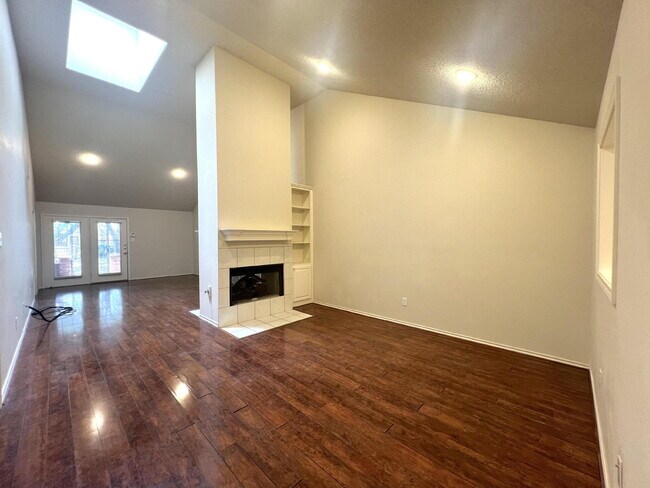 Building Photo - 5704 York Ave