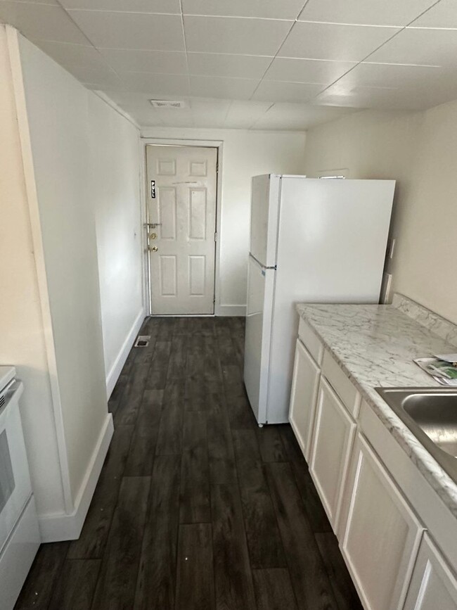 Building Photo - Newly remodeled 1 bed/1 bath home w/fenced...