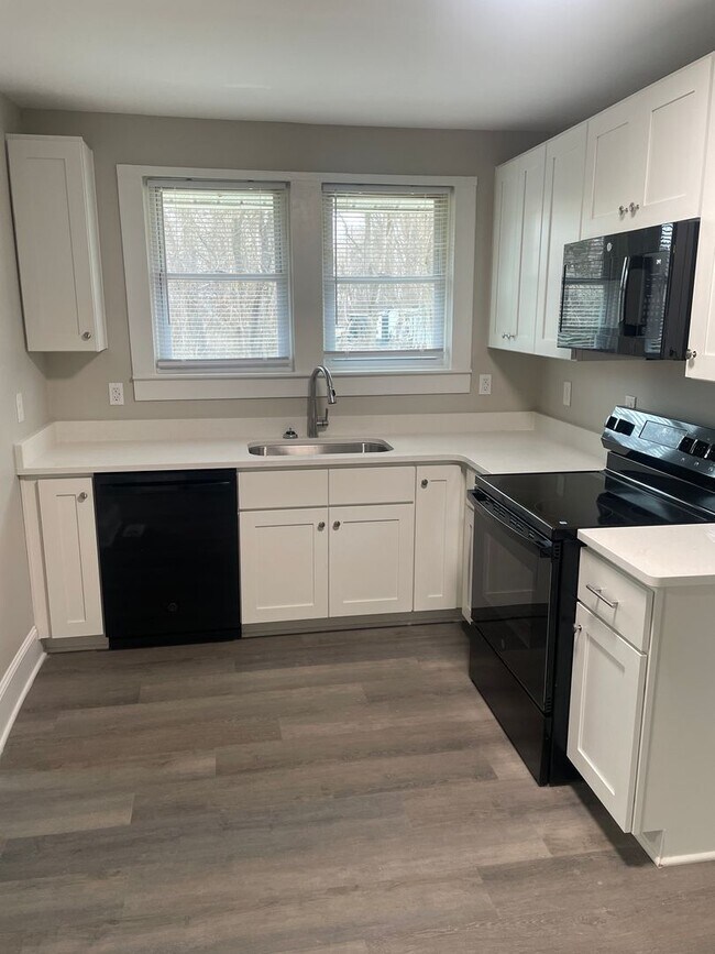 Building Photo - 4891 Doris St