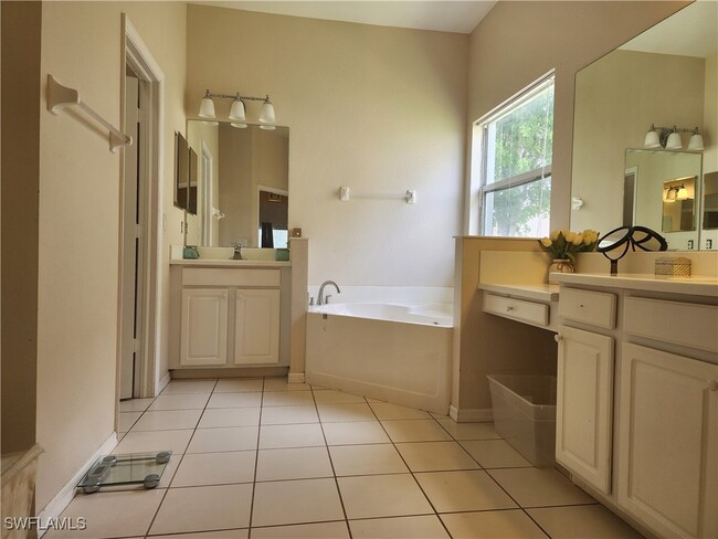 Building Photo - 2136 Cape Heather Cir