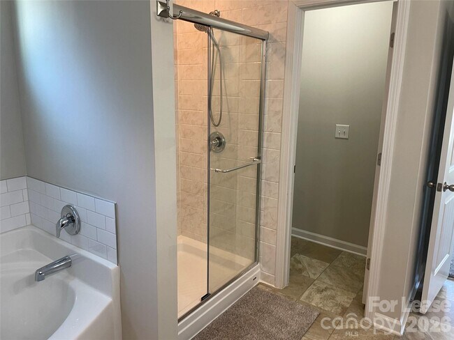 Building Photo - 2909 Old Field Rd