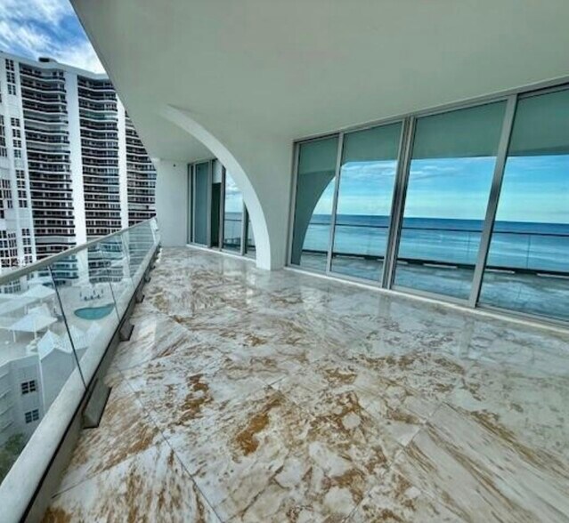 Building Photo - 16901 Collins Ave