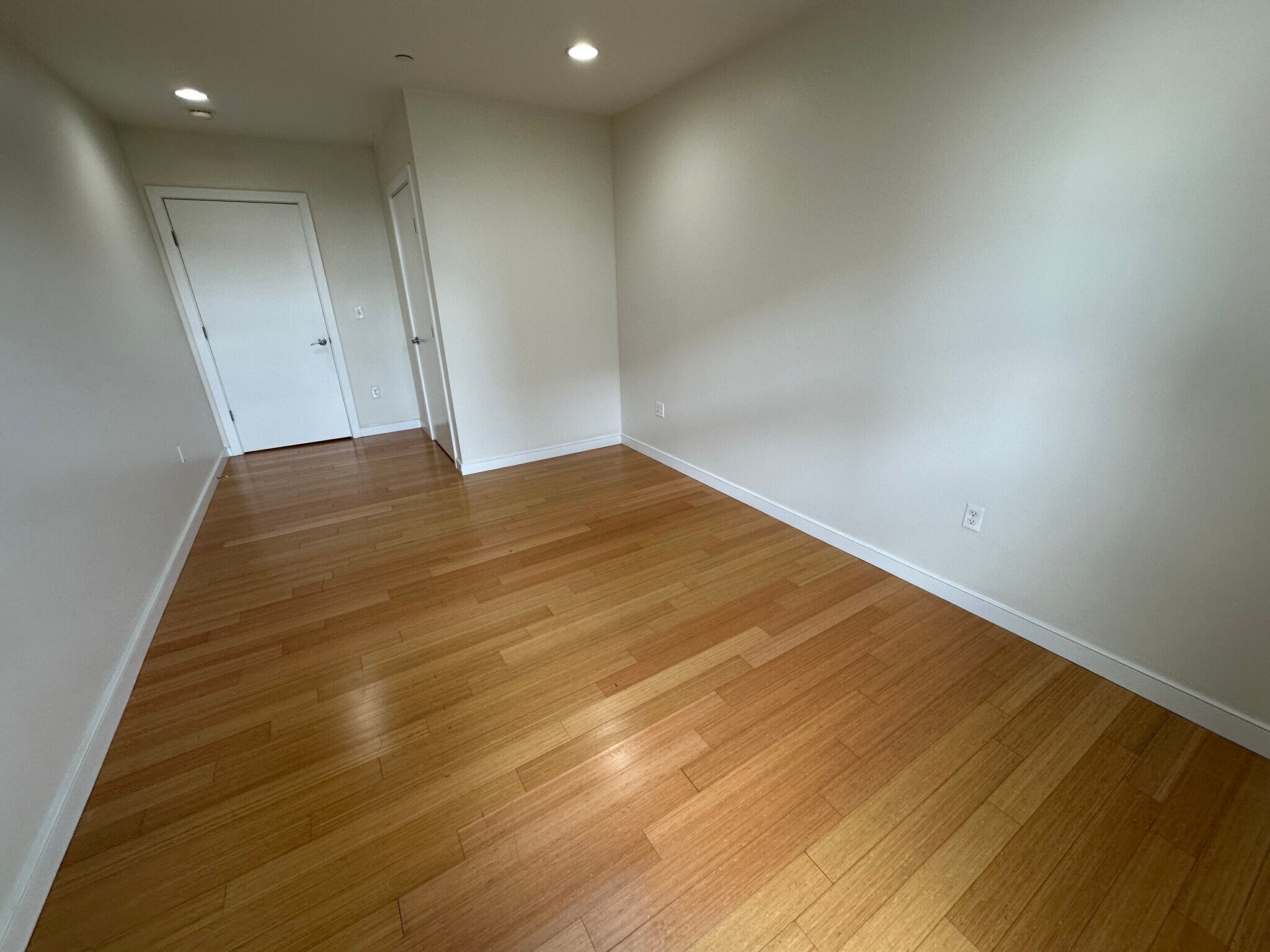 Building Photo - 609 Albany St