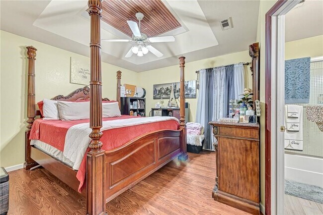 Building Photo - 122 S Bailey St