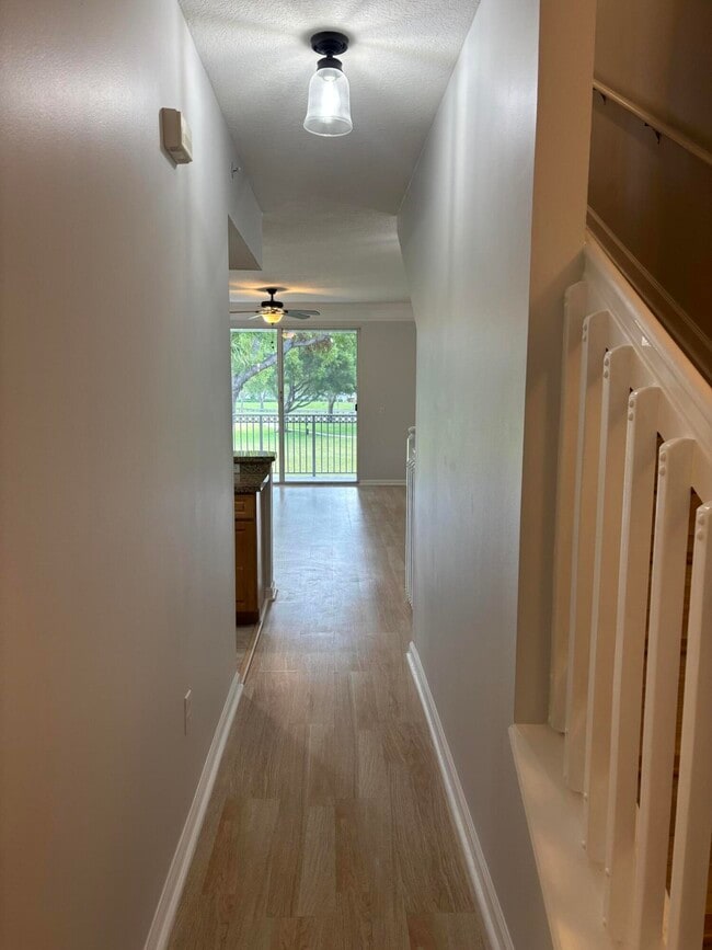 Building Photo - 2050 Alta Meadows Ln