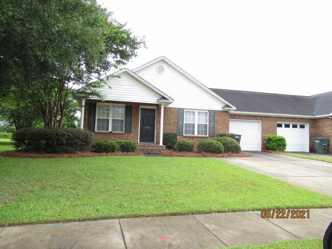 Building Photo - 3430 Beacon Dr