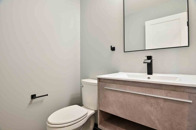 Building Photo - 2641 4th St NE