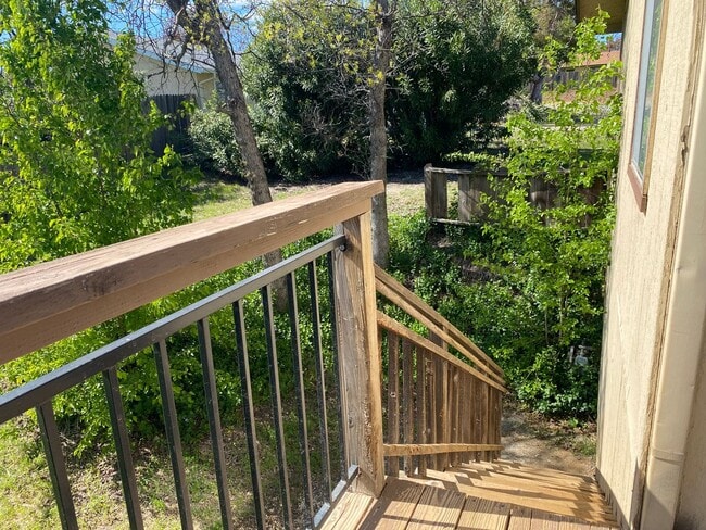 Building Photo - Upcoming vacancy!  Well maintained home on...