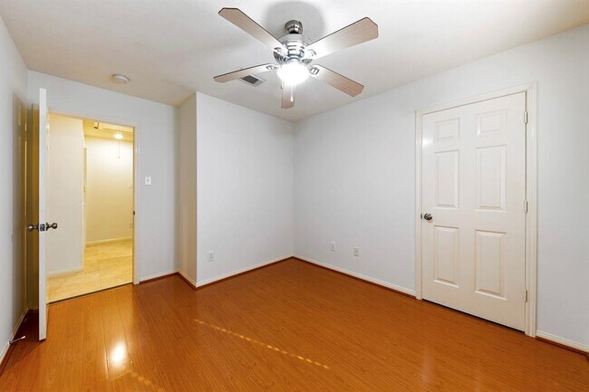 Building Photo - 207 Annes Way