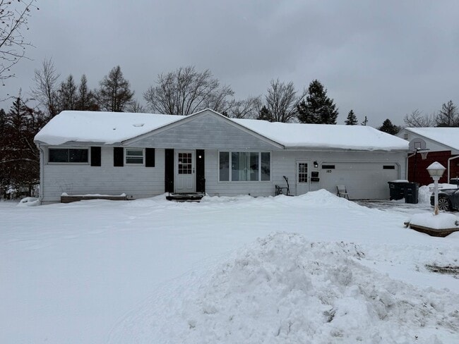 Primary Photo - Duluth MN 5-Bedroom - 2-Bath - 2 Car Attached Garage