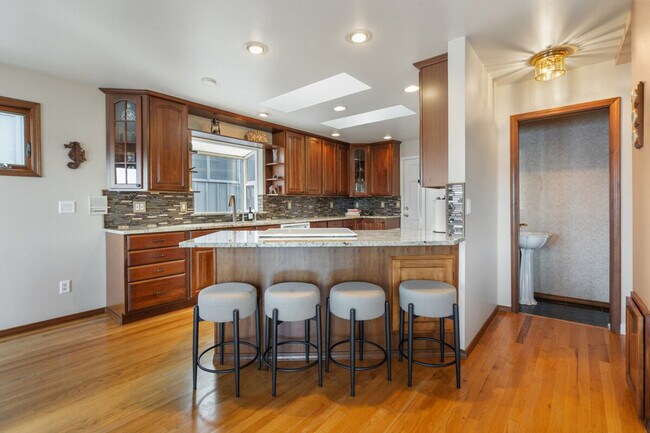 Building Photo - 10507 Rainier Ave S