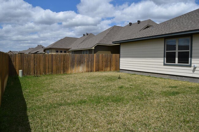 Building Photo - Stunning 3 Bed, 2 Bath in Creek Meadows!