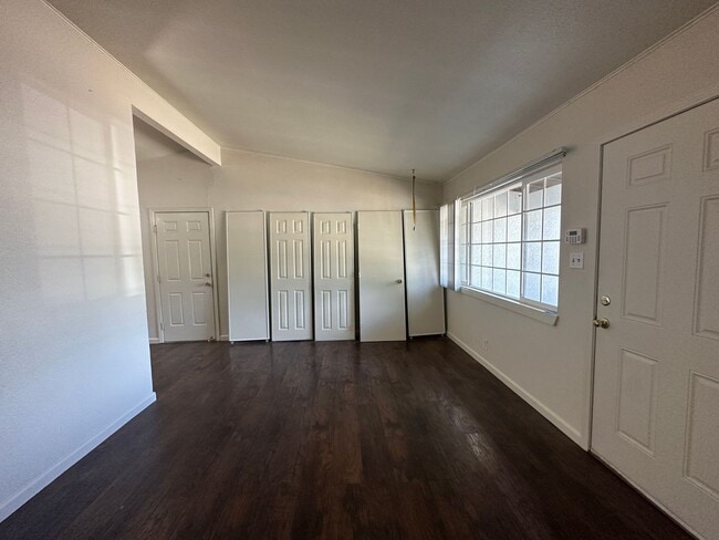 Building Photo - 1316 Thorsen Ave