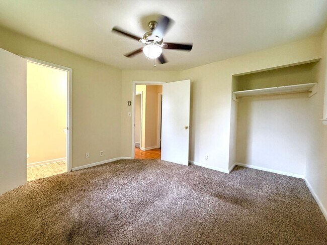 Building Photo - 221 Mills Dr